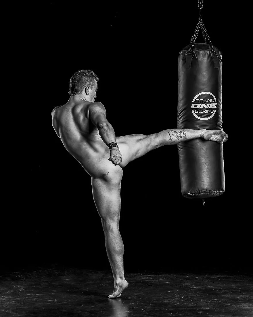 strength_flexibility_power_of_human_body_portraits_mark_ruddick_17.jpg