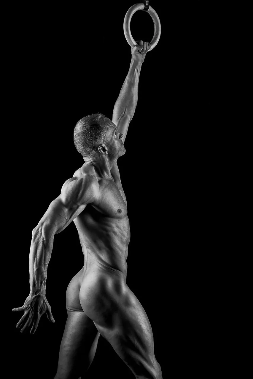 strength_flexibility_power_of_human_body_portraits_mark_ruddick_14.jpg