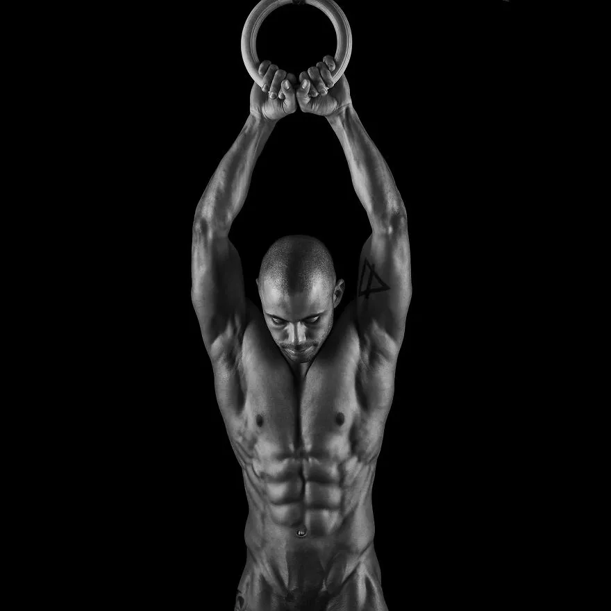 strength_flexibility_power_of_human_body_portraits_mark_ruddick_07.jpg