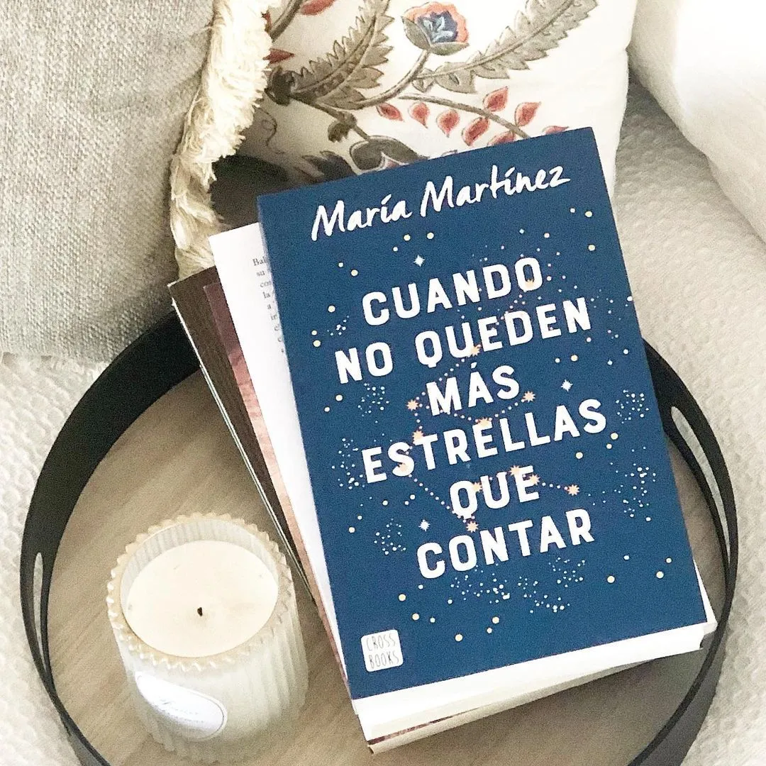 Libros con Tapa on Instagram_ “✨RESEÑA✨ “Cuando no queden más estrellas que contar” @oficial_mariamartinez   ✨Un viaje inesperado, una chica rota y una verdad escondida…”.jpg