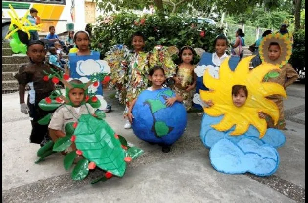 Resultado de imagen para niÃ±os disfrazados del ambiente