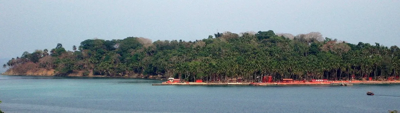 Ross_island_-_Andaman.jpg