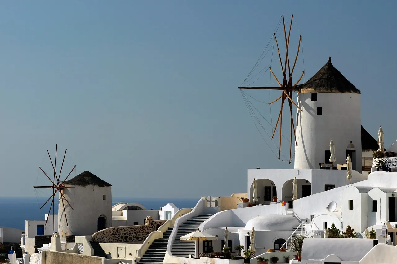 santorini-766673_1280.jpg