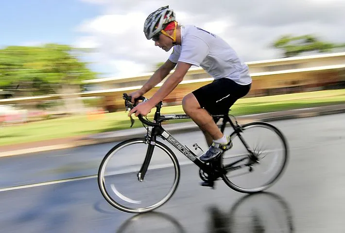 bicyclist-569279__480.jpg