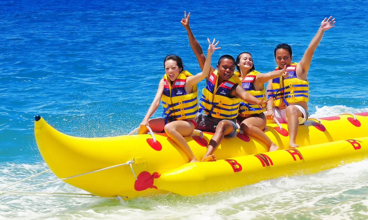 bannana-boat-ride-goa.jpg