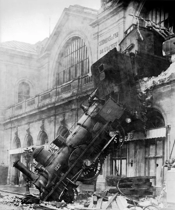 train-wreck-67775_960_720.webp