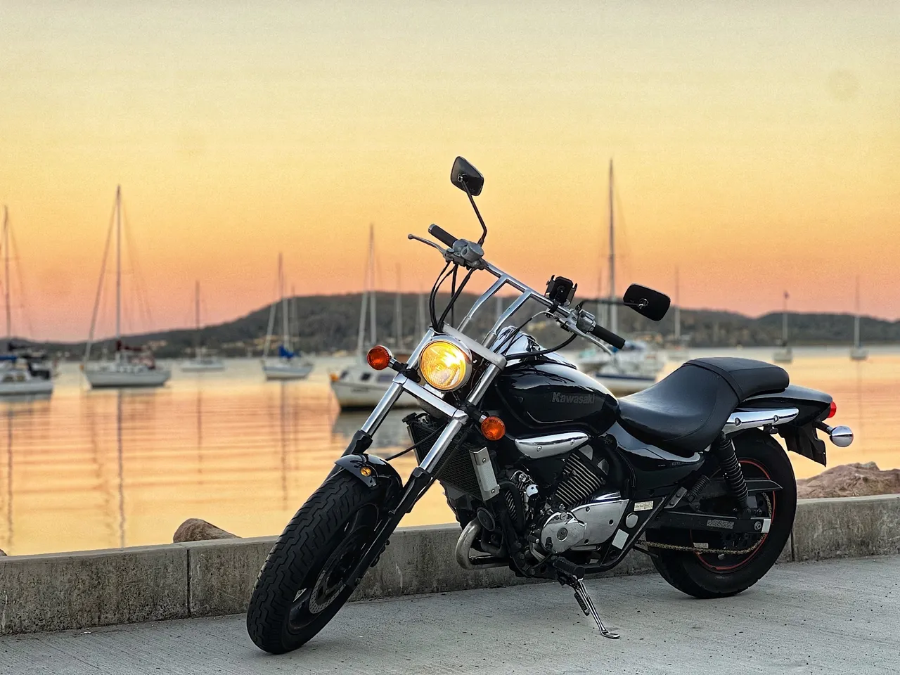 Kawasaki VN250 Eliminator at sunset