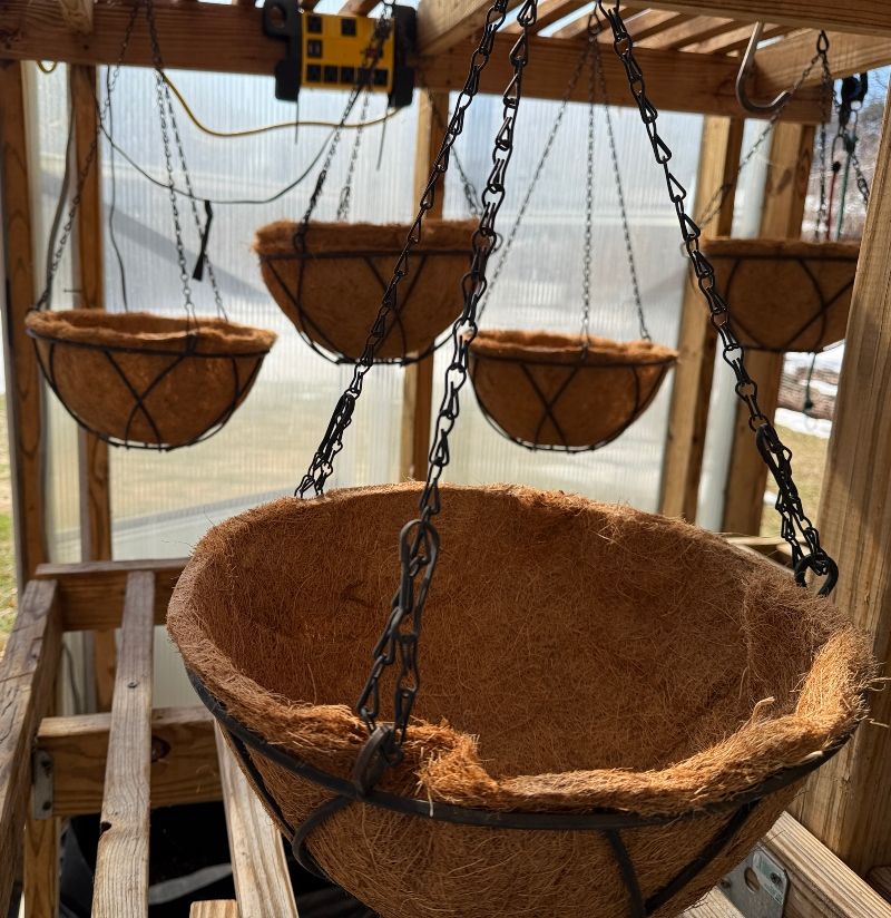 hivegarden-greenhouse-pots.jpg