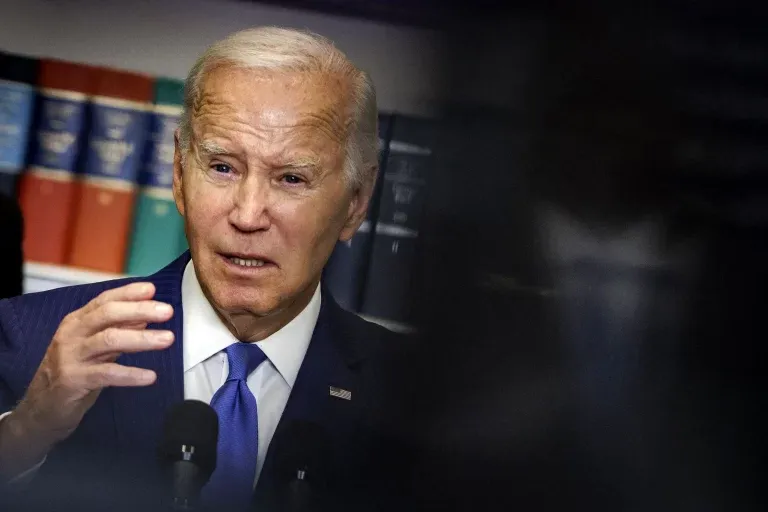 vf823-biden-trump-768x512.webp