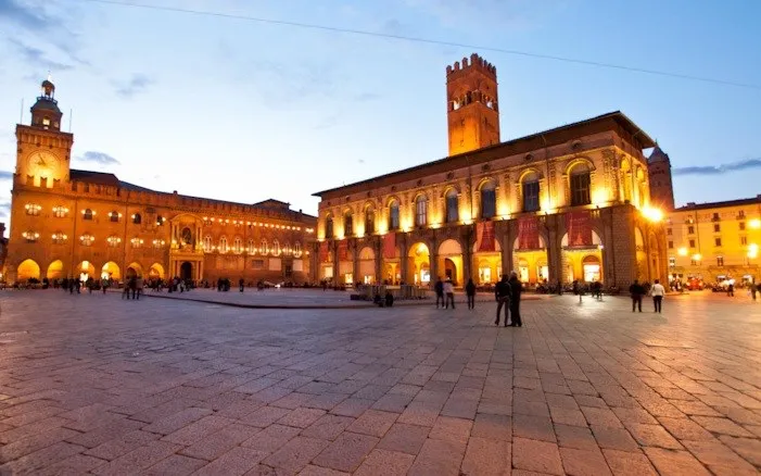 piazza-maggiore-gallery-3.jpg