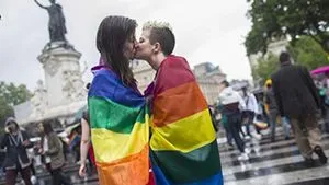 orgullo-gay-paris-696x391.jpg