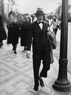 fernando-pessoa-em-lisboa.jpg