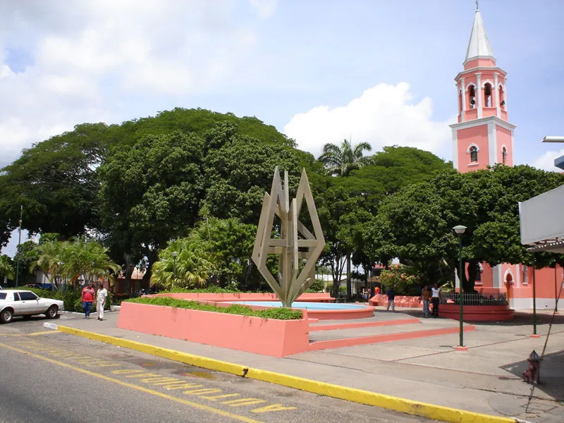 plaza-bolivar-de-cantaura.jpg