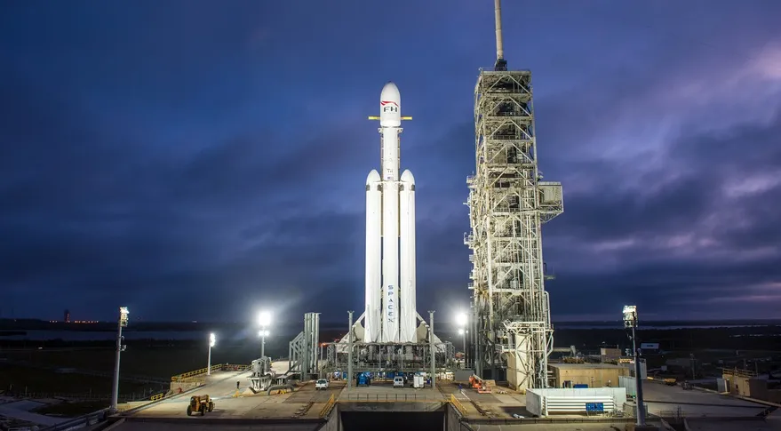 Falcon Heavy on pad.jpg