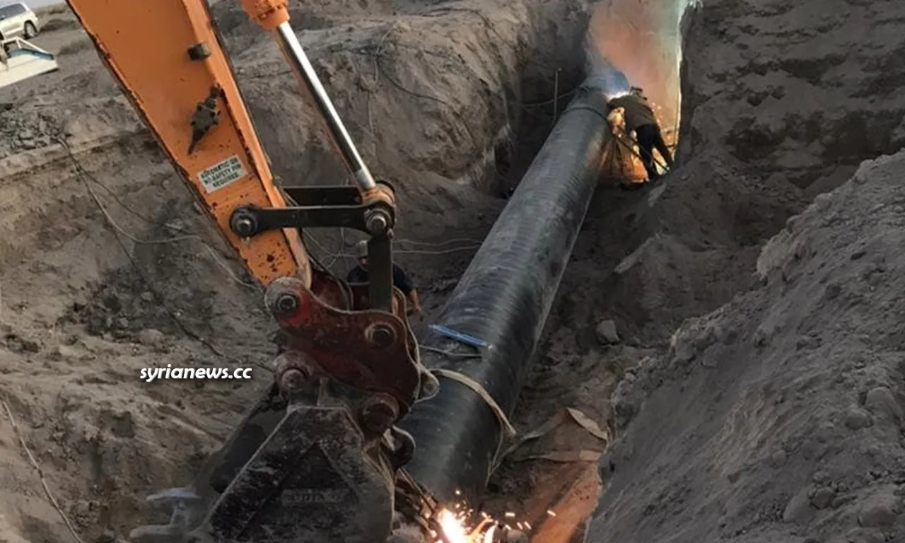 Maintenance teams repairing the Arabian gas pipeline near Deir Ali station blown up by ISIS.jpg