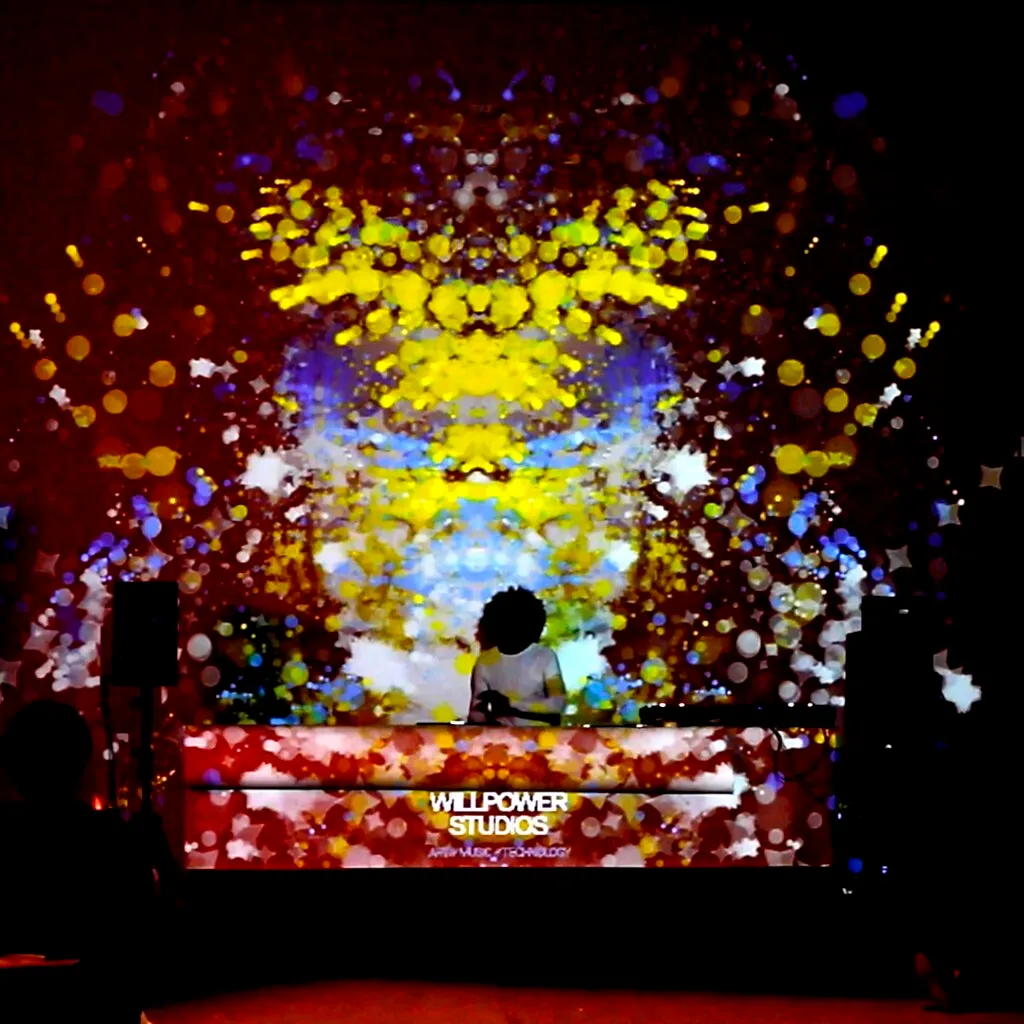 Immersive AudioVisual Performance during FashionTech Festival with POP UP Fashion Berlin at Platoon Kunsthalle