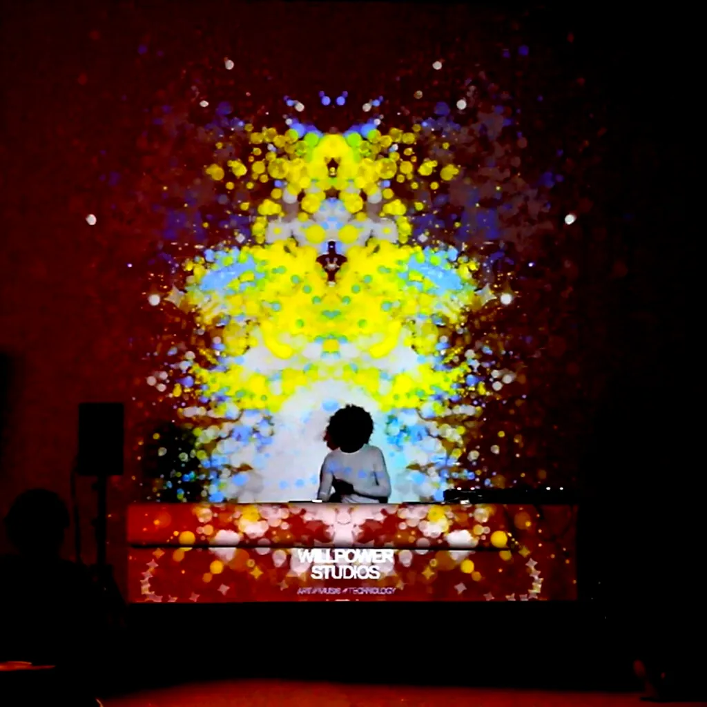 Immersive AudioVisual Performance during FashionTech Festival with POP UP Fashion Berlin at Platoon Kunsthalle
