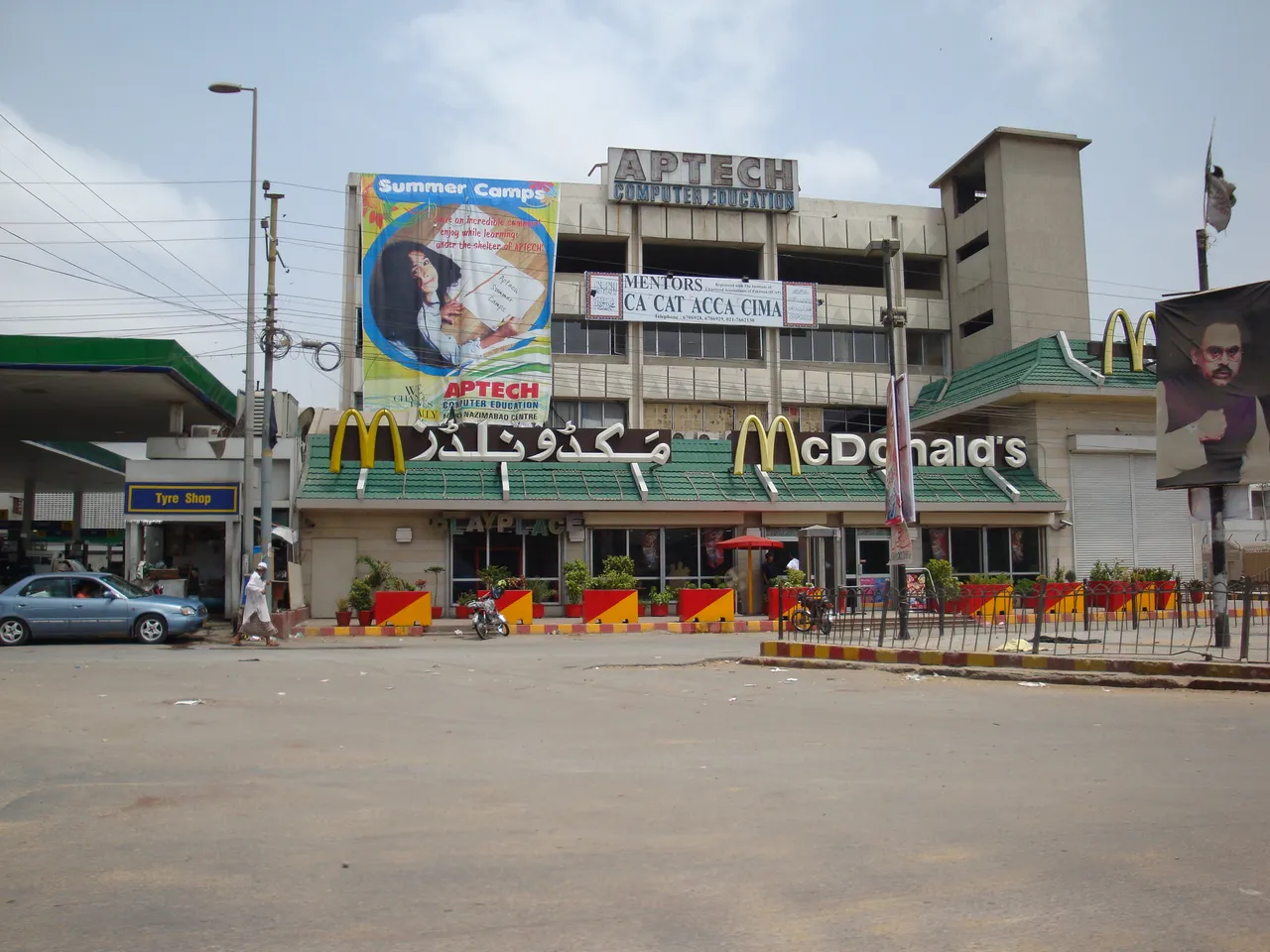Pakistan's first McDonald's outlet | Source: https://www.flickr.com/photos/mystapaki/3628977343