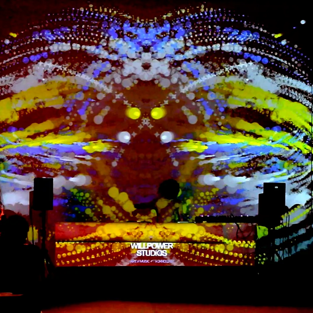 Immersive AudioVisual Performance during FashionTech Festival with POP UP Fashion Berlin at Platoon Kunsthalle