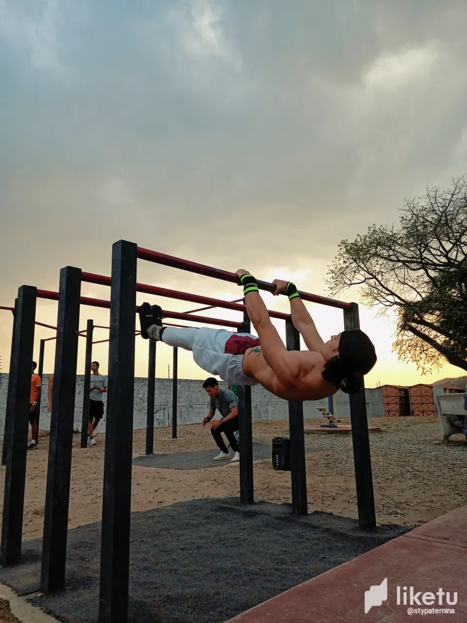 clvijtxaa00foonsza2hz7yei_retouch_2024042714441460.webp
