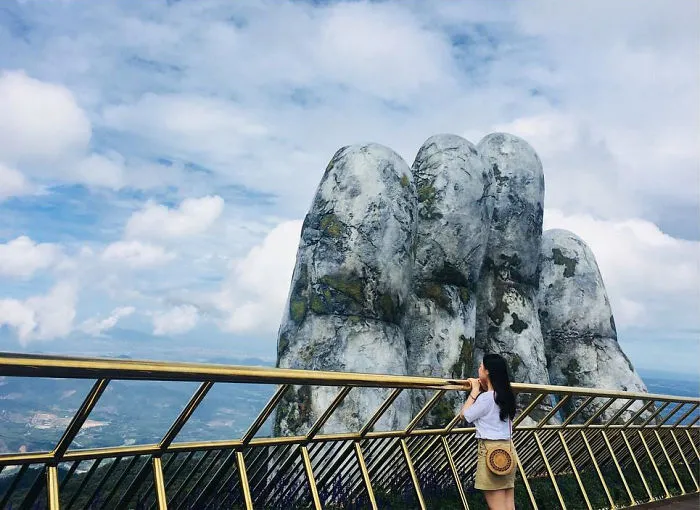 creative-design-giant-hands-bridge-ba-na-hills-vietnam-5b5ece63814b8__700.jpg