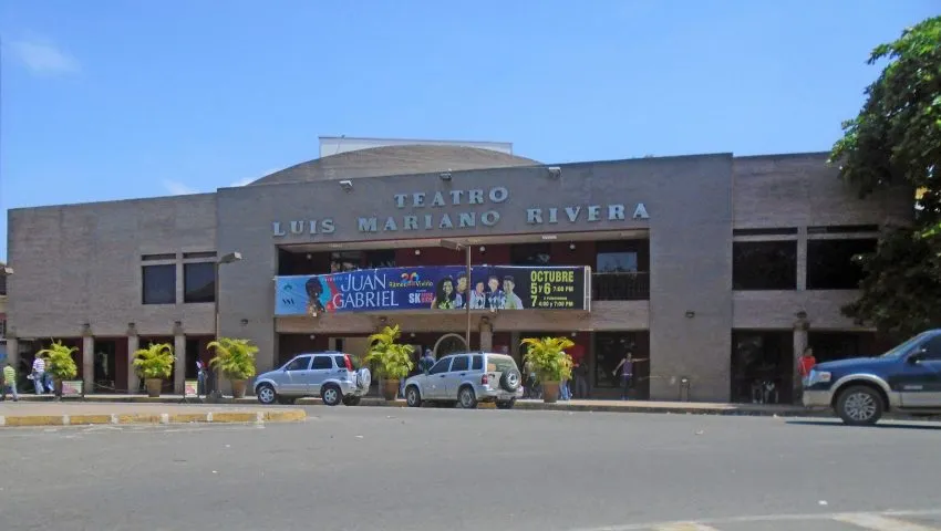 Teatro_Luis_Mariano_Rivera.-Foto-JAlvarezGW_Wikimedia-Commons-septiembre-2017..jpg