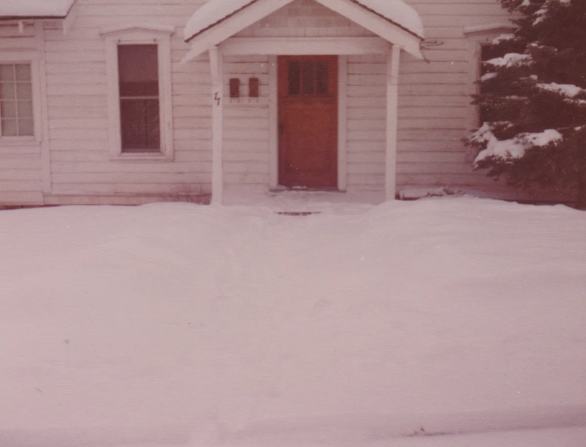 1970's maybe on January 9th house in the 10 inch snow 01.jpg