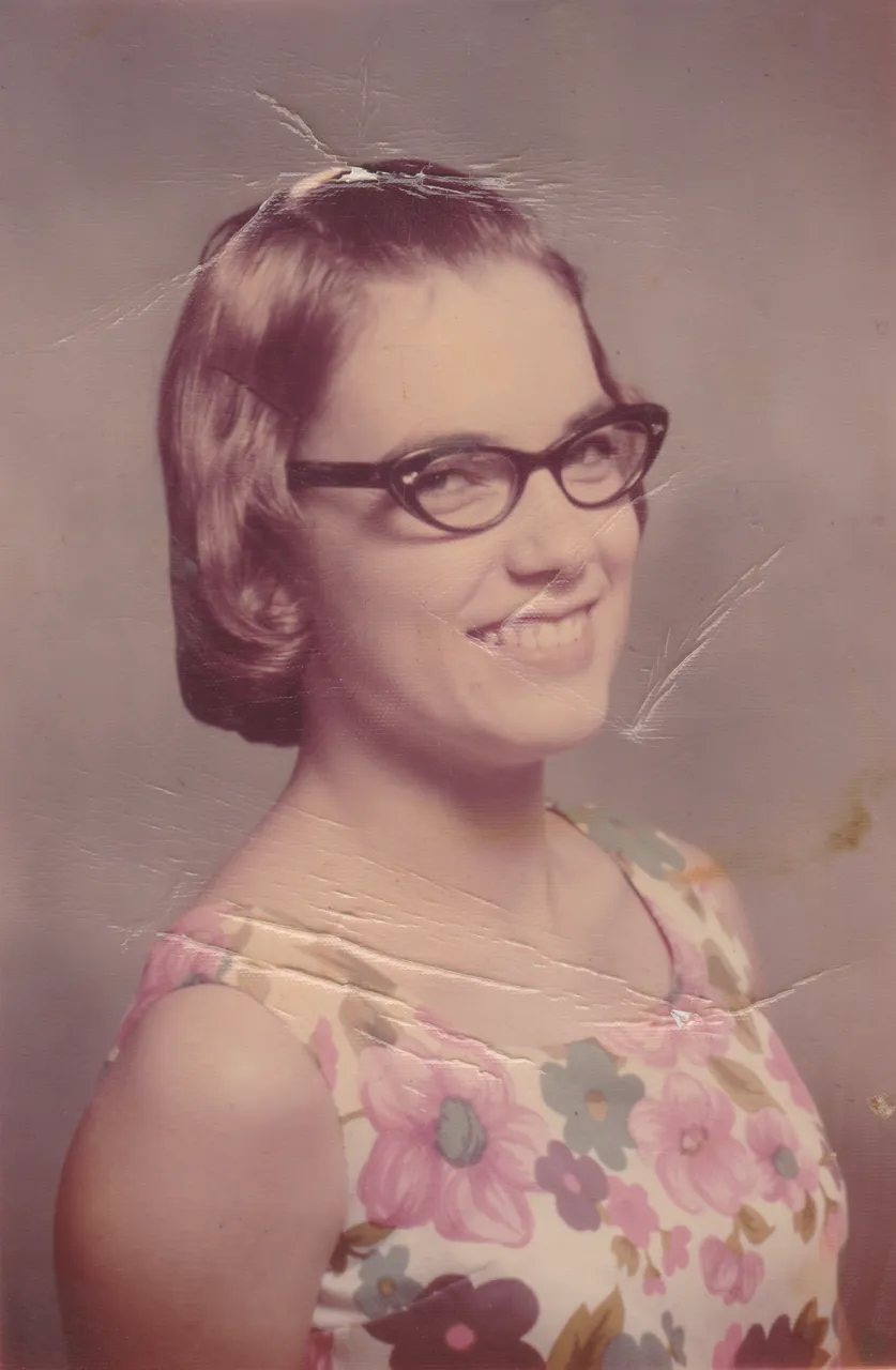 1974-06-01 - Marilyn Morehead, almost 23, Roseburg Oregon-1 rn.jpg