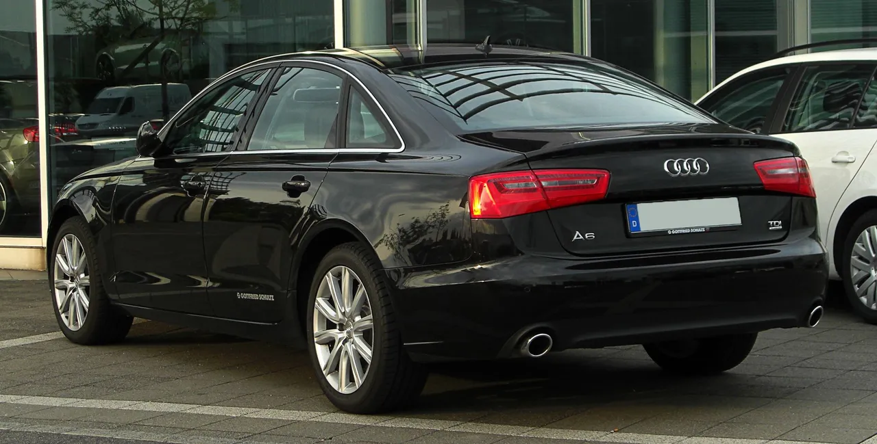 Audi_A6_3.0_TDI_quattro_(C7)_–_Heckansicht,_13._Mai_2011,_Velbert.jpg