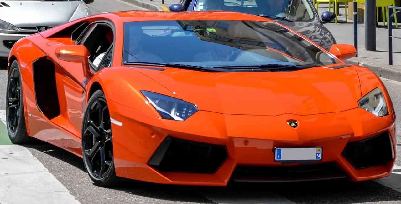 Lamborghini_Aventador_LP_700-4_-_Flickr_-_Alexandre_Prévot_(2)_(cropped).jpg