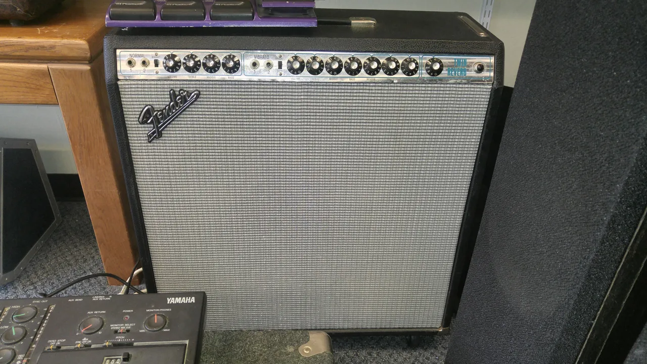 Fender Twin Reverb Amp in a Quad Reverb cabinet (4 ten inch speakers). It has been thoroughly tested and has new tubes. $750.jpg