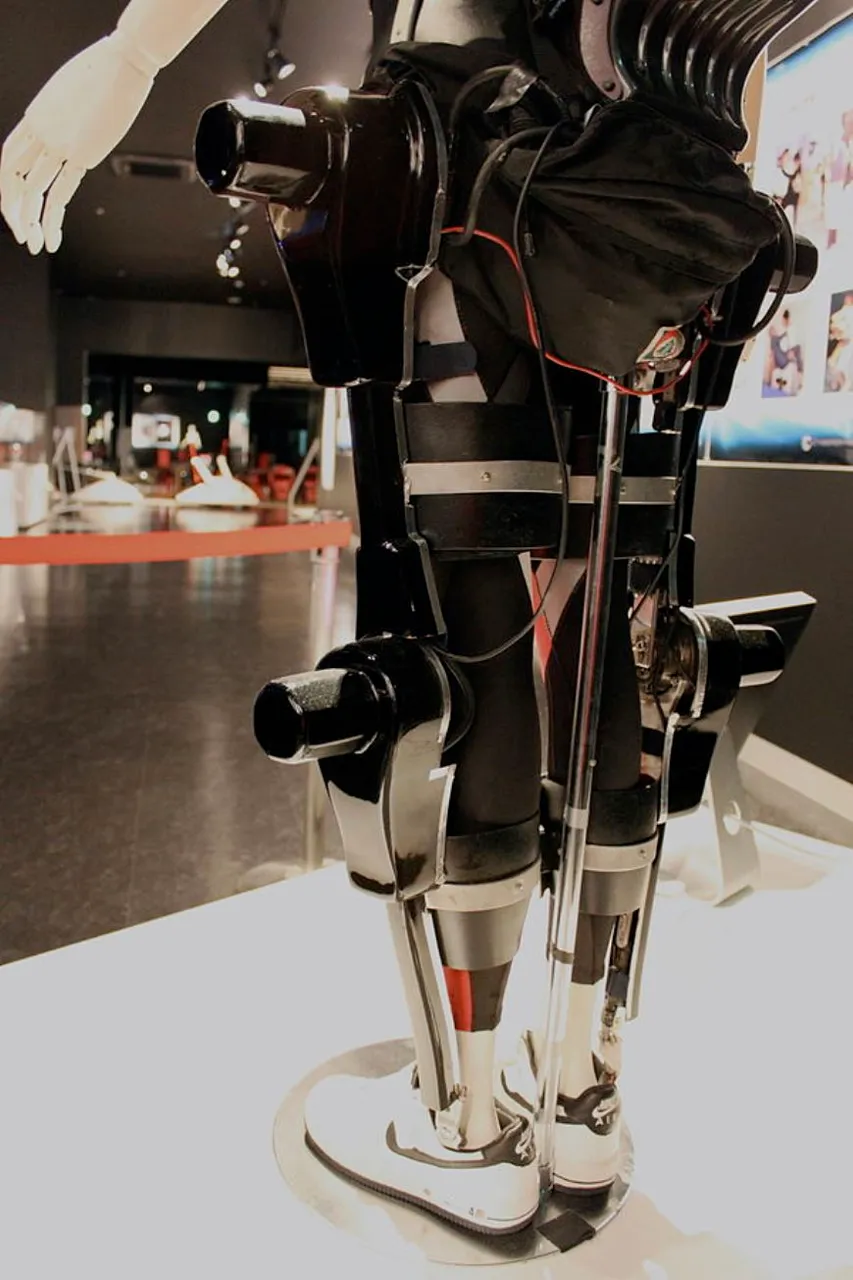 Hybrid_Assistive_Limb,_CYBERDYNE.jpg