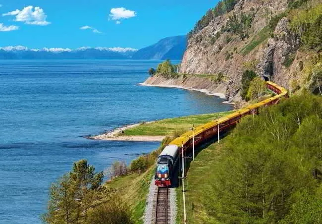 beautiful-train-route-in-world_9.jpg