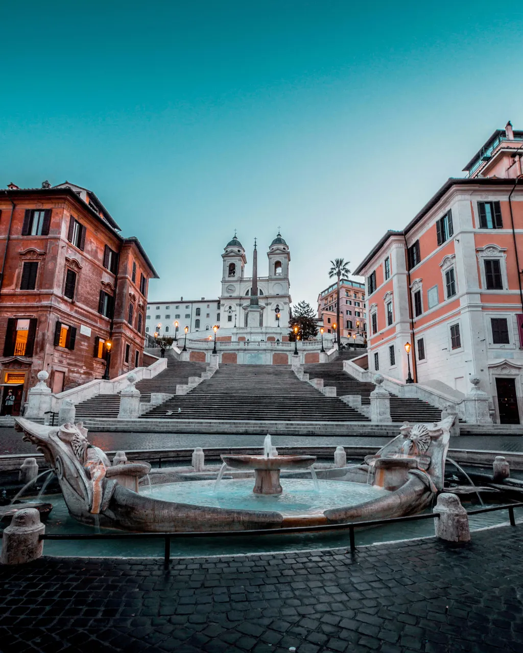 Piazza di Spagna barcaccia.jpg