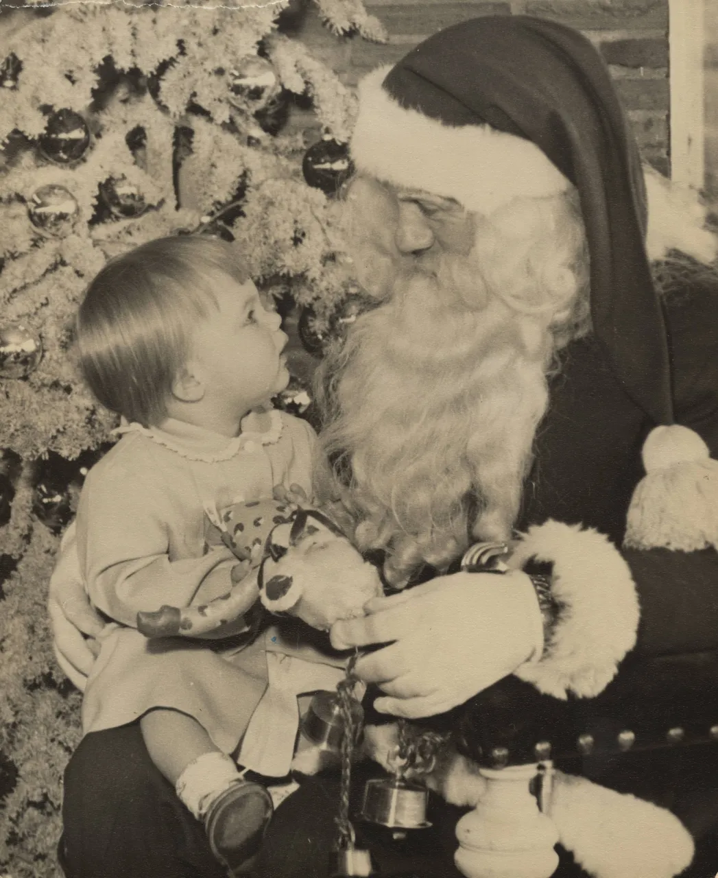 Marilyn Morehead Met Santa.jpg