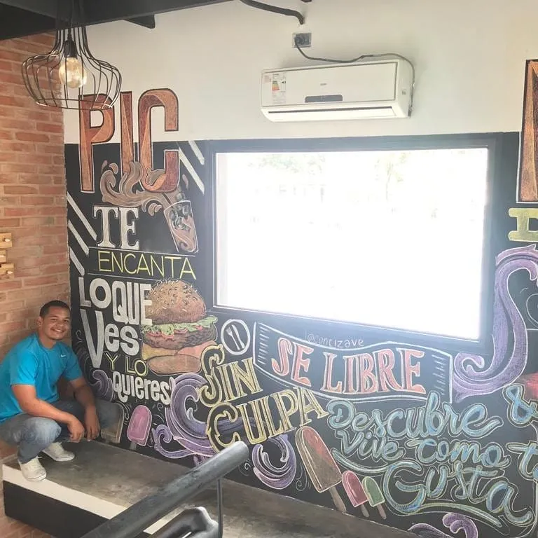 Mural con tiza estilo pizarra para los amigos de _picnic_mcy  quienes me Dieron la oportunidad de hacer arte en su restaurante_ súper feliz con los resultados._._._La tranquilidad y la buena vibr(.jpg