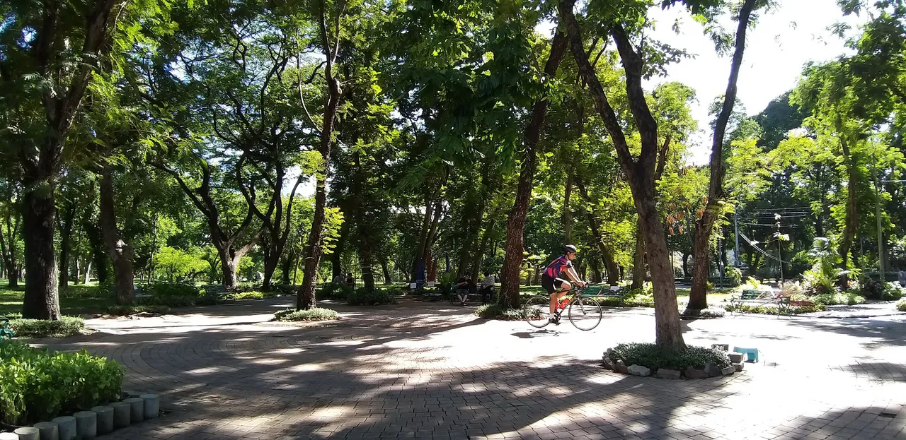 Bajemkik%20and%20Lumpini%20Park%20-%20S9%20-%20367.jpg