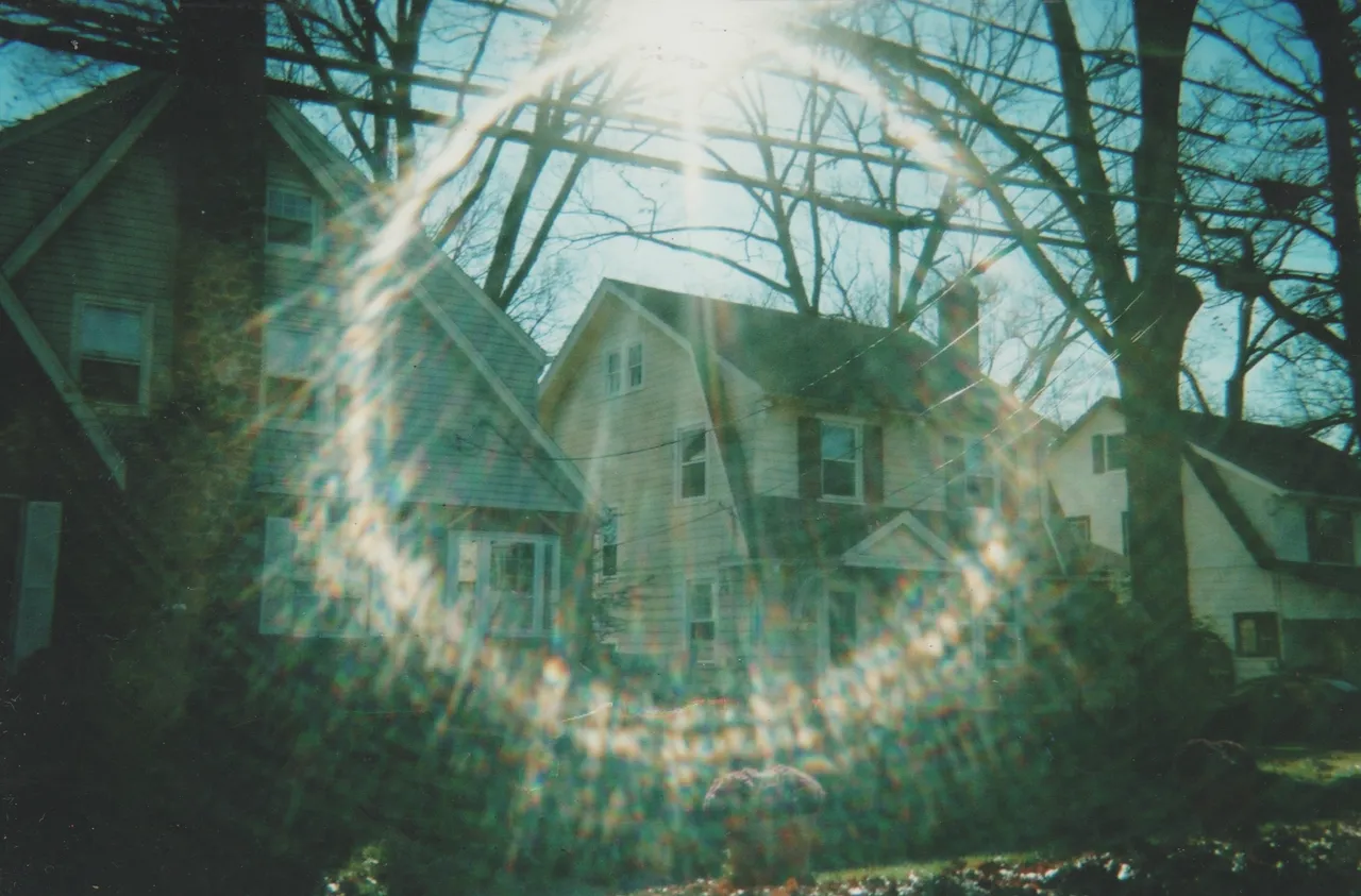 2000's maybe a house sunshine.jpg