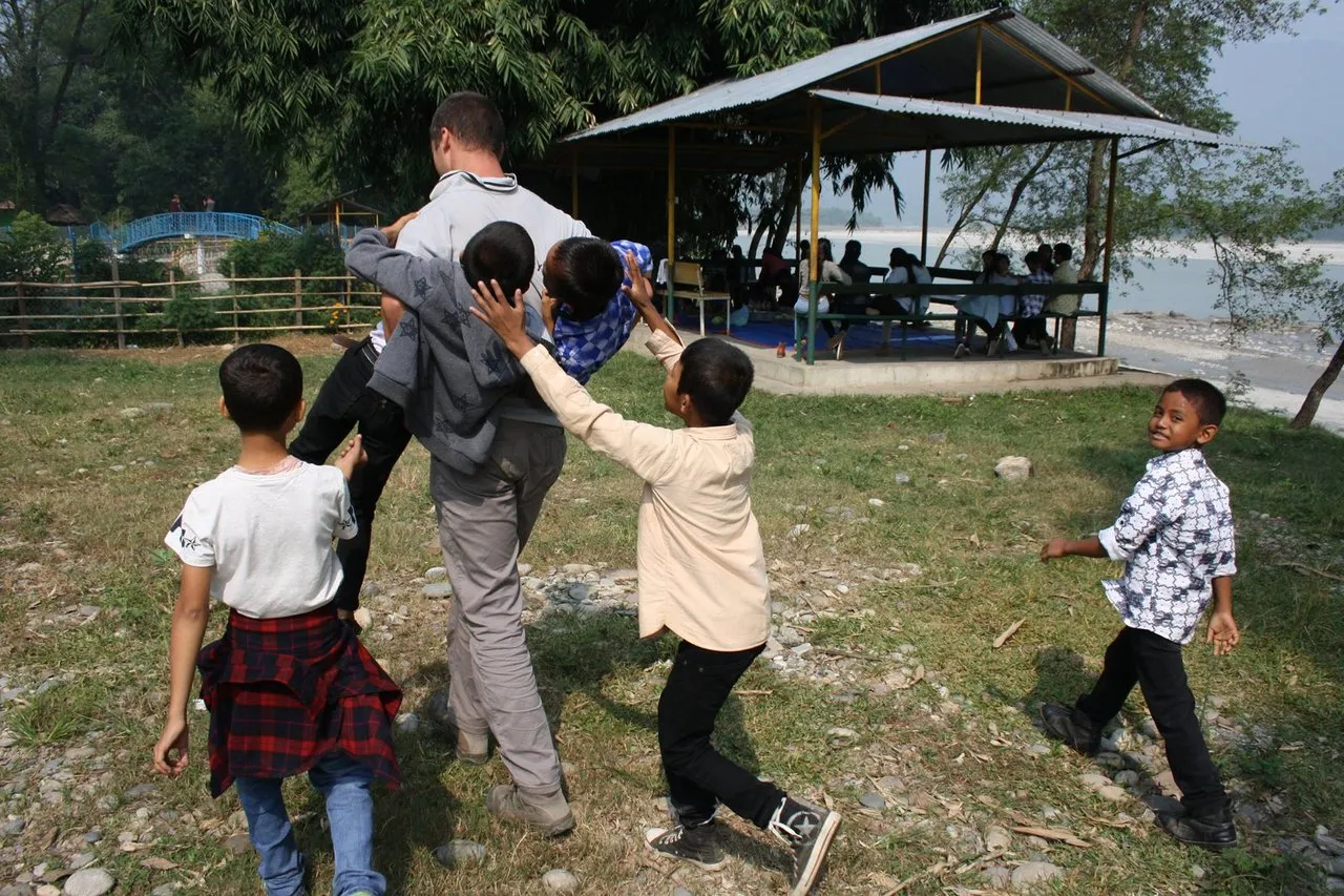 WWOOF means World wide organic farming. However, our host Tara was a teacher, so we had some opportunities to spend some time with children too.