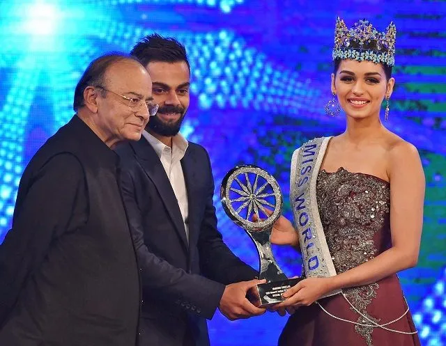 kohli-manushi-chillar-2-0-1512136462.jpg