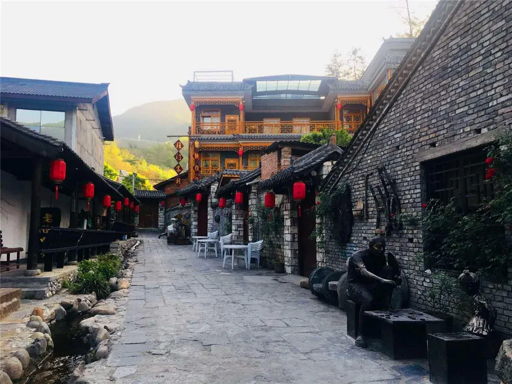 隆们客栈.jpg