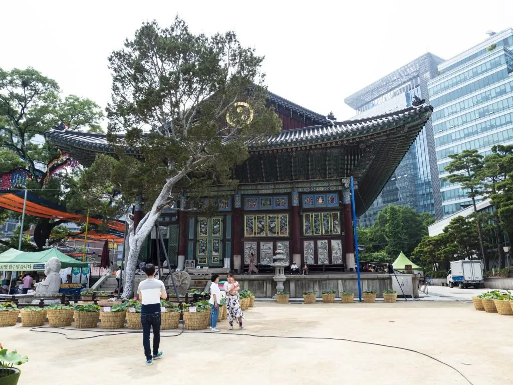 This image has an empty alt attribute; its file name is 조계동-앞마당1-1024x768.jpg