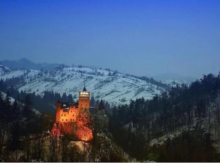 9-bran-castle-transylvaniajpg-728x728.jpg