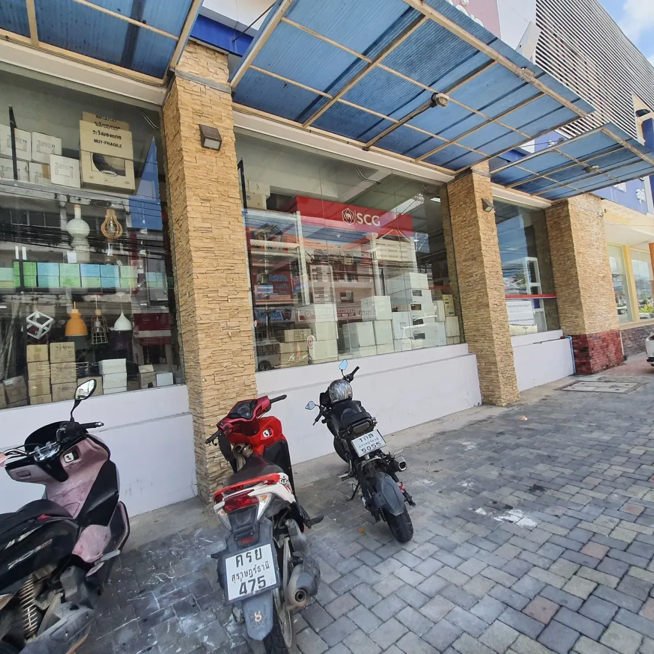 Kanokwan :: Daily routine during this period :: Buy more wall paint...