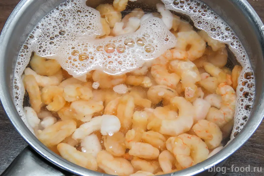 Паста с креветками и овощами