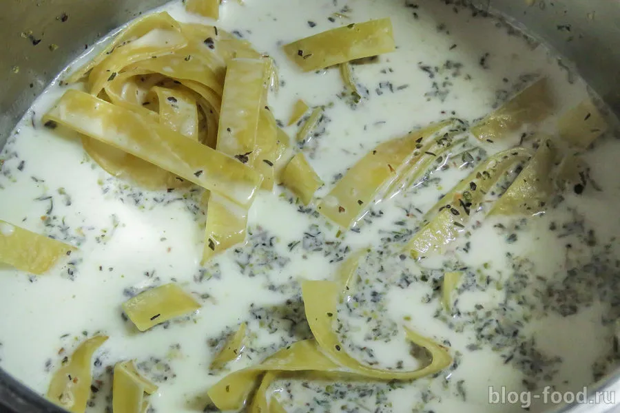Паста с креветками и овощами