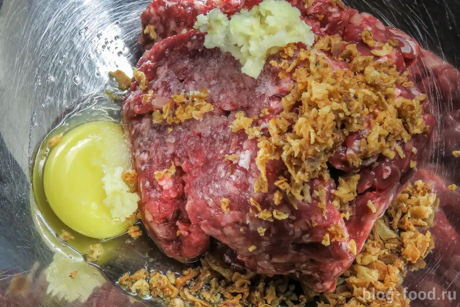 Meat loaf with rice and plum sauce