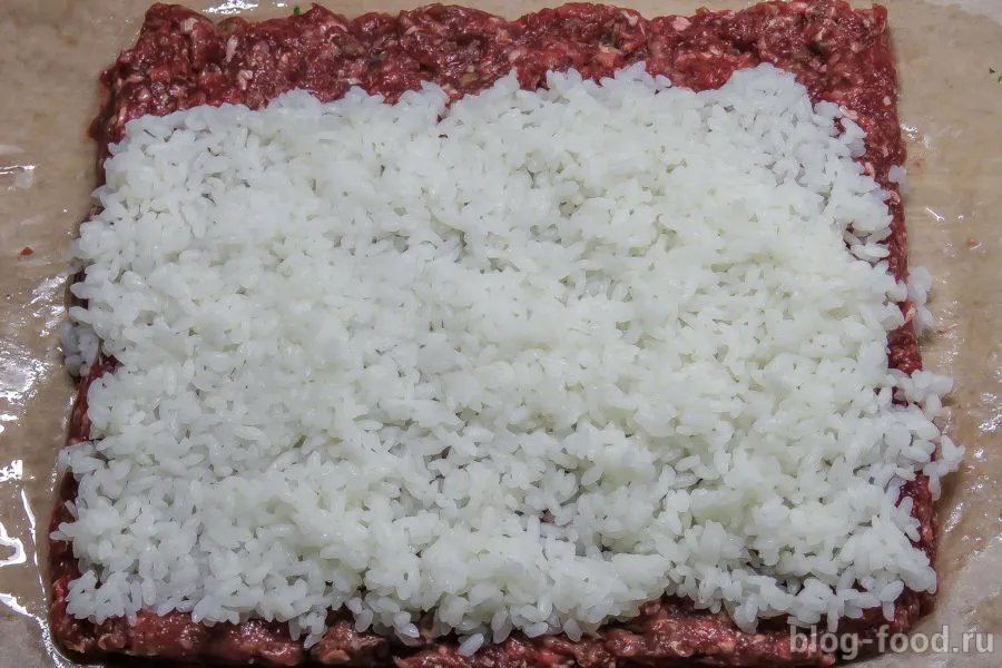 Meat loaf with rice and plum sauce