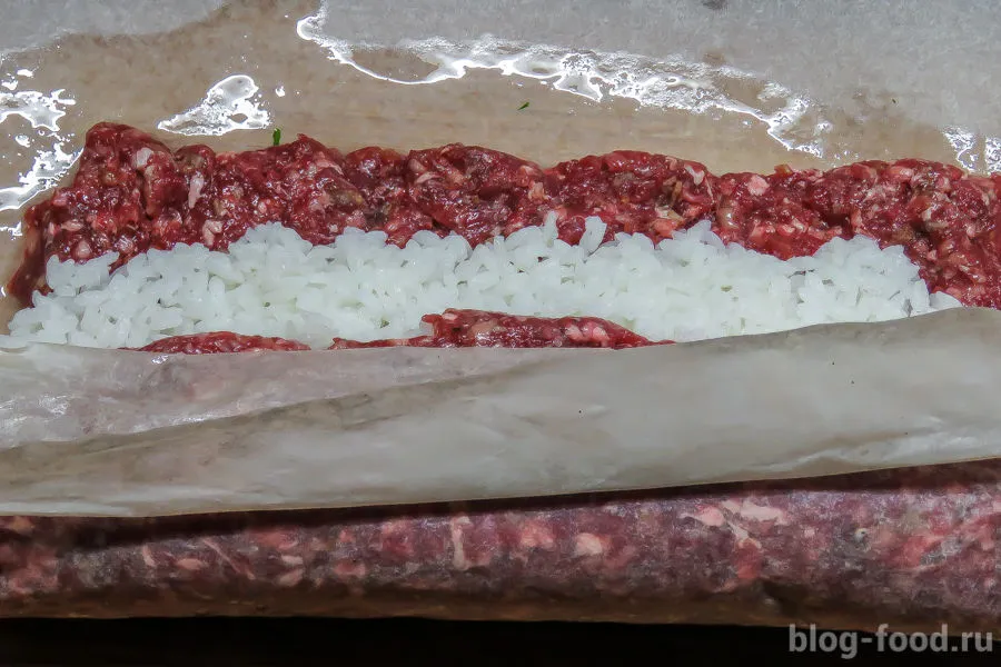 Meat loaf with rice and plum sauce
