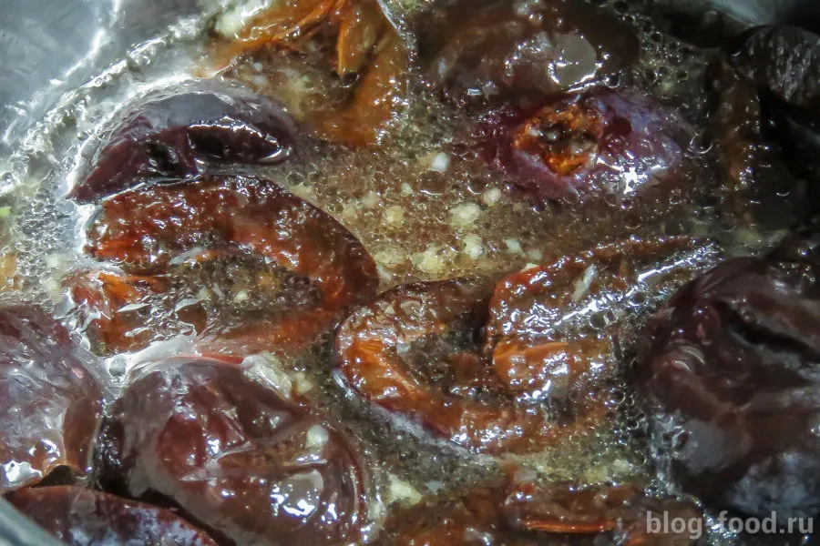 Meat loaf with rice and plum sauce
